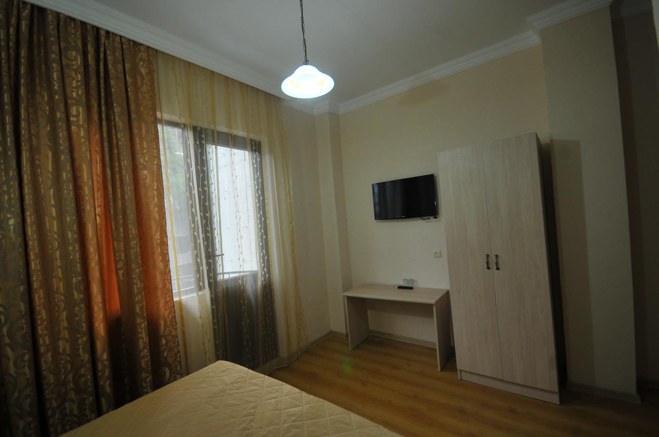 Hotel Iveria Batumi Exterior photo